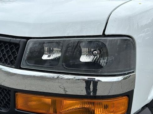 Used 2024 Chevrolet Express 2500 w/ Driver Convenience Package RWD image 9