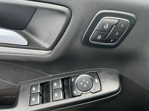 New 2024 Ford Escape SE w/ PHEV Premium Package FWD image 9
