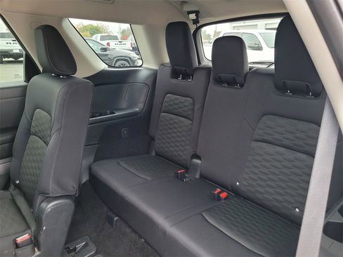 Used 2024 Nissan Pathfinder SV image 13