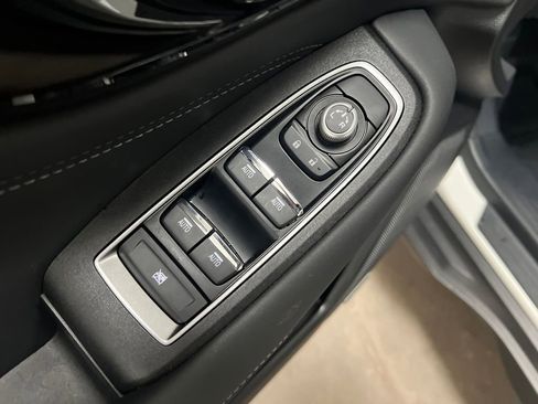 Used 2025 Subaru Outback Limited image 14