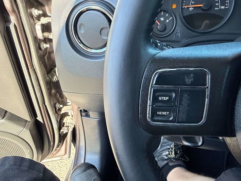 Used 2015 Jeep Patriot High Altitude AWD/4WD image 23