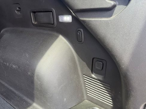 Used 2024 Chevrolet Blazer LT image 32