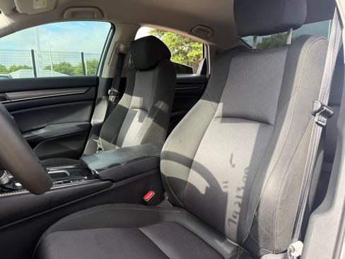 Used 2018 Honda Accord LX image 10