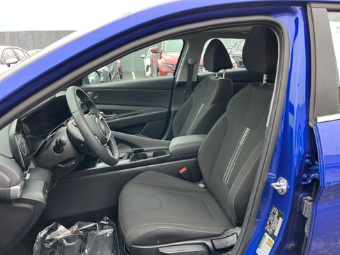 Used 2025 Hyundai Elantra SEL image 37