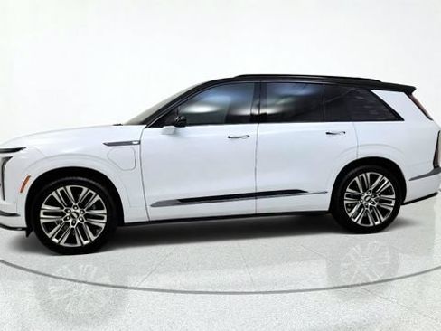 Used 2026 Cadillac Vistiq Platinum w/ LPO, Floor Liner Package AWD/4WD image 5