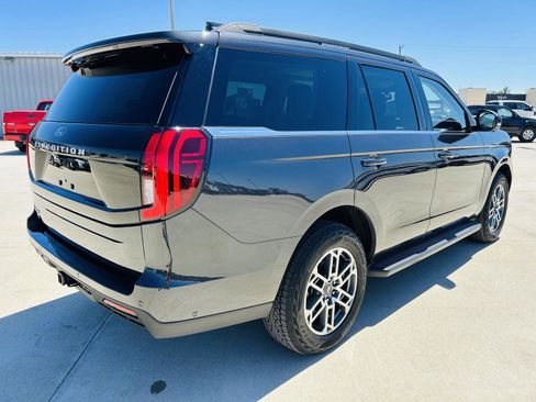 Used 2025 Ford Expedition Active AWD/4WD image 46