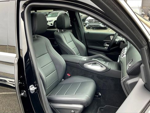 Used 2025 Mercedes-Benz GLS 450 4MATIC image 7