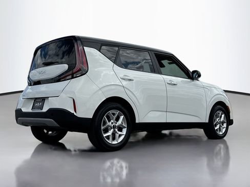Used 2023 Kia Soul S FWD image 2