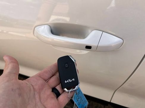 Used 2024 Kia Seltos EX FWD image 17