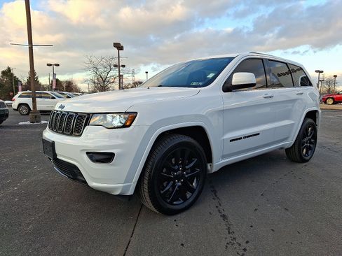 Certified 2020 Jeep Grand Cherokee Altitude image 1