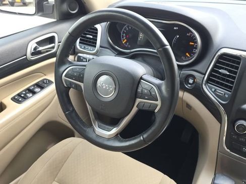 Used 2020 Jeep Grand Cherokee Laredo image 24