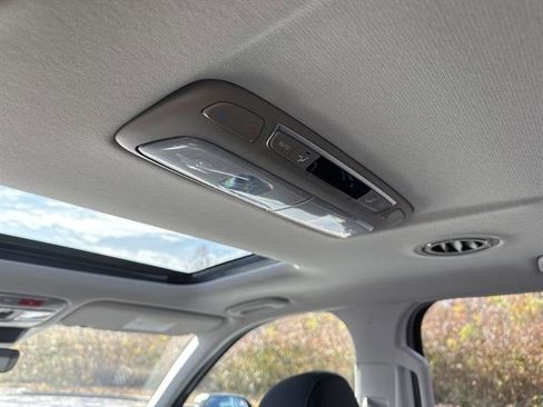 New 2025 Kia Telluride S image 17