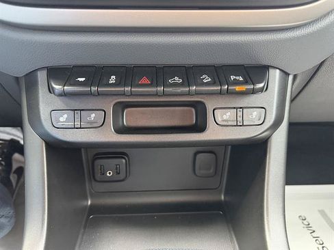 Used 2022 Chevrolet Colorado Z71 AWD/4WD image 48
