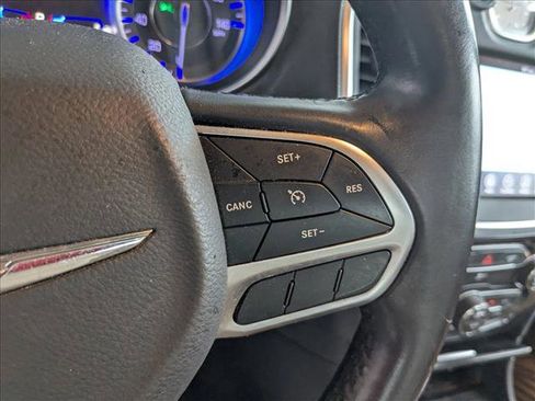 Used 2017 Chrysler 300 Limited image 16