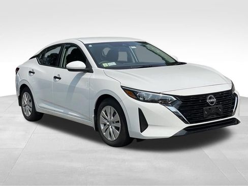 Certified 2025 Nissan Sentra S FWD image 3