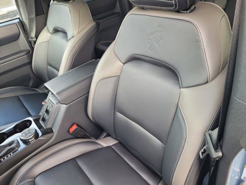 New 2025 Ford Bronco Outer Banks w/ Black Appearance Package image 8