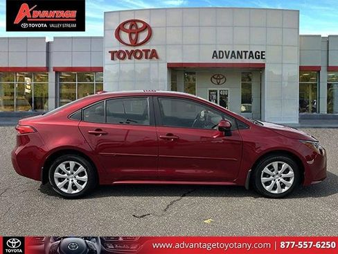 Used 2022 Toyota Corolla LE image 5