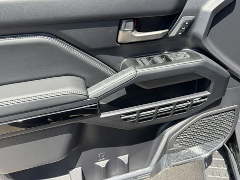 New 2026 Toyota 4Runner Limited AWD/4WD image 18