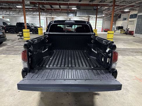 Used 2021 Toyota Tacoma TRD Sport w/ Technology Package AWD/4WD image 11