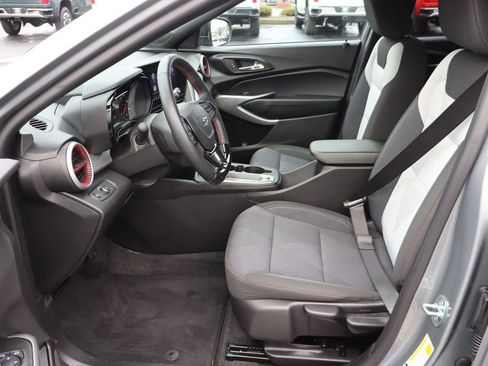 Used 2024 Chevrolet Trax RS image 4