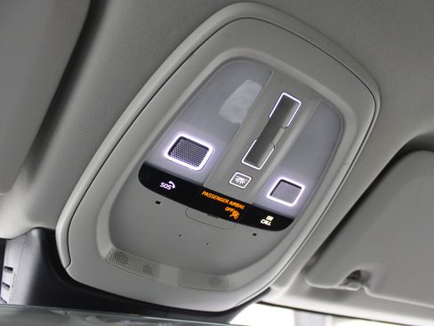 Used 2022 Volvo XC60 B5 Momentum image 17