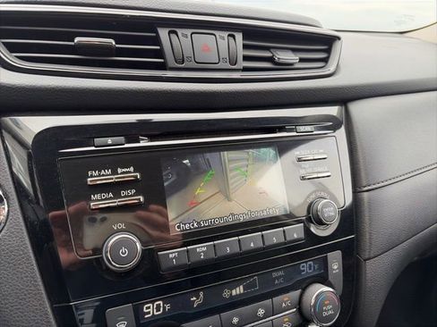 Used 2017 Nissan Rogue SV FWD image 14