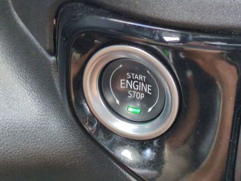 Certified 2025 GMC Sierra 1500 SLT RWD image 34