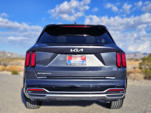 Used 2023 Kia Sorento SX image 4