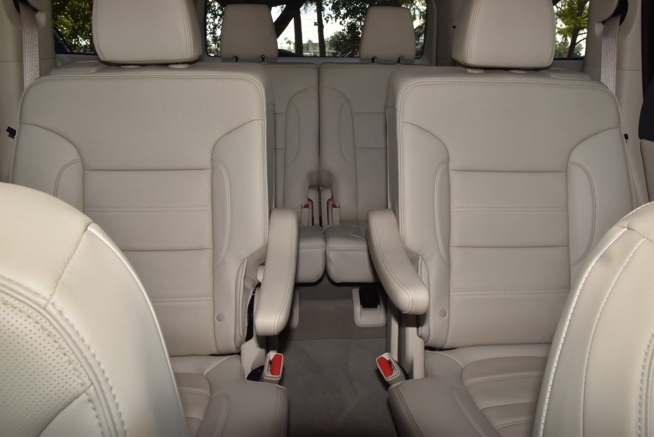 Used 2023 GMC Acadia Denali w/ Denali Technology Package FWD image 21