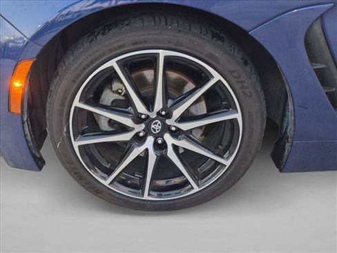 Used 2023 Toyota GR86 RWD image 9