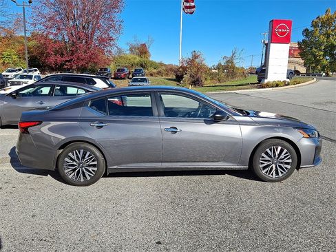 Used 2024 Nissan Altima 2.5 SV image 7