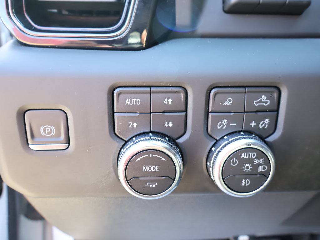 Used 2024 GMC Sierra 2500 AT4 w/ AT4 Premium Plus Package AWD/4WD image 13