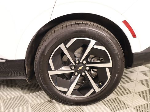 Used 2025 Chevrolet Equinox EV LT w/ LPO, Blackout Package image 18