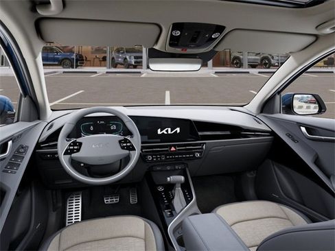 New 2025 Kia Niro SX Touring image 14