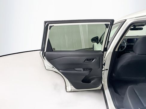 Used 2024 Nissan Rogue S FWD image 25