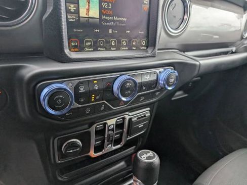 Used 2020 Jeep Wrangler Unlimited Sahara image 22