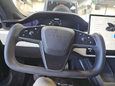 Used 2022 Tesla Model S Plaid image 17