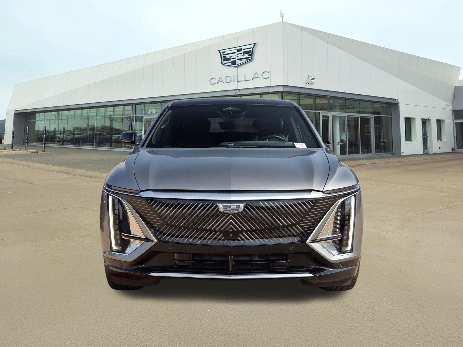 Certified 2025 Cadillac Lyriq Luxury w/ LPO, Floor Liner Package AWD/4WD image 2