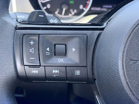 Certified 2023 Nissan Rogue SV FWD image 18