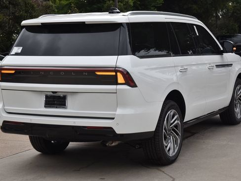 New 2026 Lincoln Navigator Reserve AWD/4WD image 7
