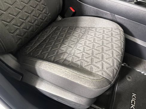 Used 2025 Nissan Kicks SV FWD image 29