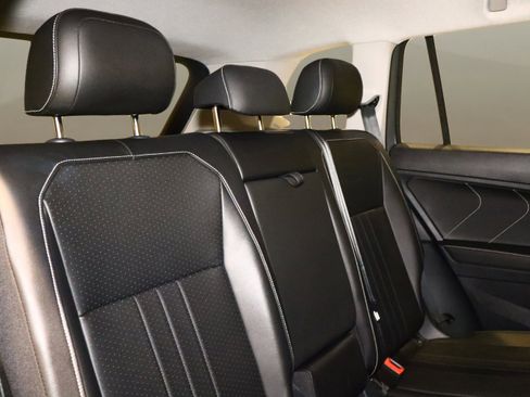 Used 2024 Volkswagen Tiguan SE image 18