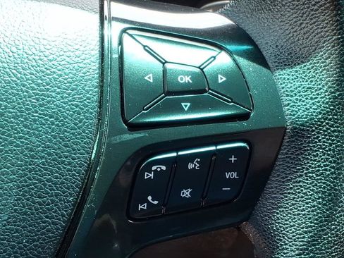 Used 2017 Ford Explorer XLT w/ Equipment Group 202A FWD image 24