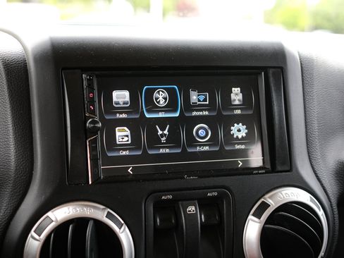 Used 2015 Jeep Wrangler Sahara AWD/4WD image 29
