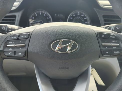 Used 2020 Hyundai Elantra SE FWD image 14