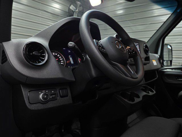 Used 2024 Mercedes-Benz Sprinter 2500 image 14