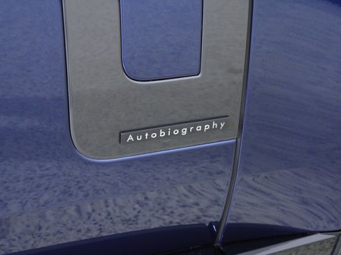 Used 2025 Land Rover Range Rover Autobiography image 9