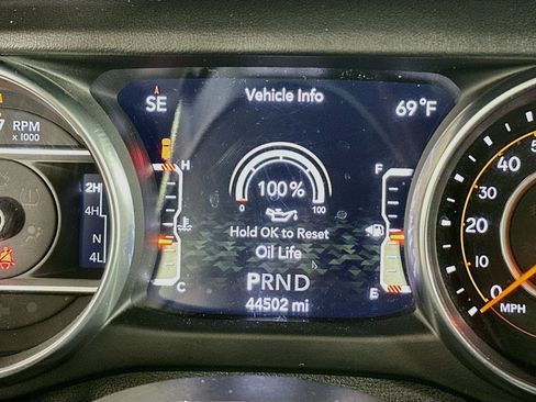 Used 2018 Jeep Wrangler Unlimited Sahara AWD/4WD image 18