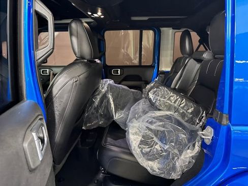 Used 2023 Jeep Wrangler Unlimited Sahara image 25