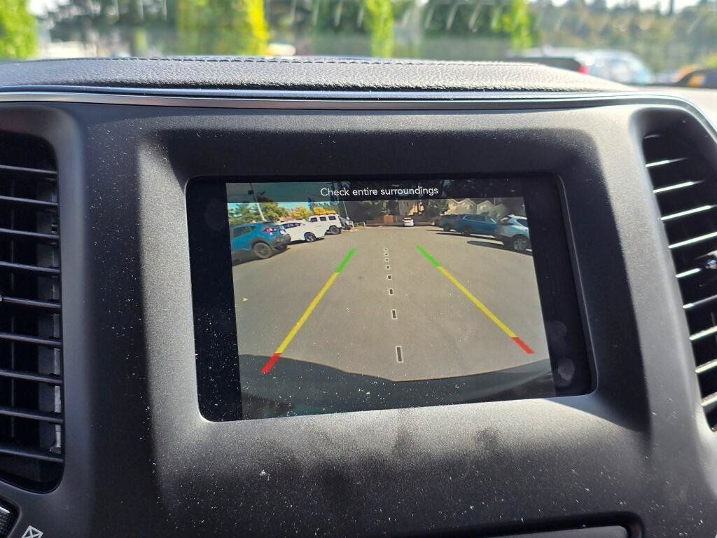 Used 2019 Jeep Cherokee Latitude w/ Cold Weather Group FWD image 22